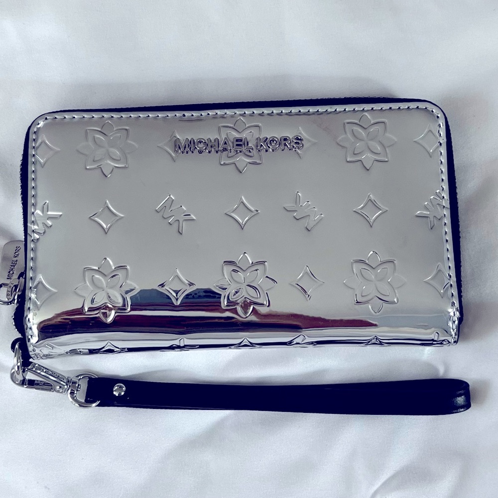 Authentic Michael Kors Wristlet Wallet | silver logo embossed | New without Tags